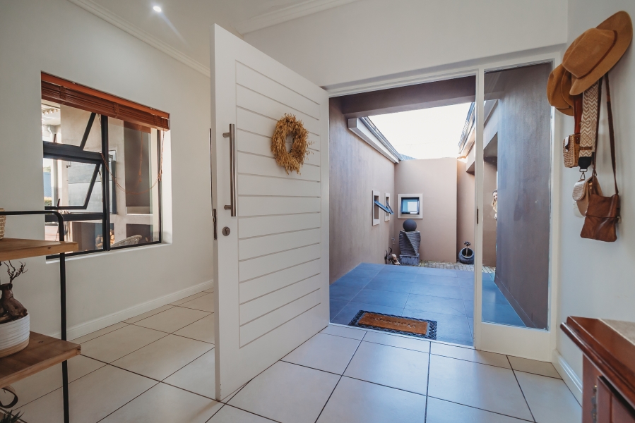 4 Bedroom Property for Sale in Kraaibosch Manor Western Cape